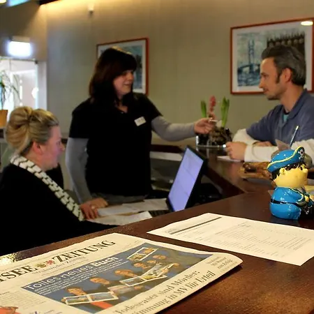 Younior-hotel Hostel *